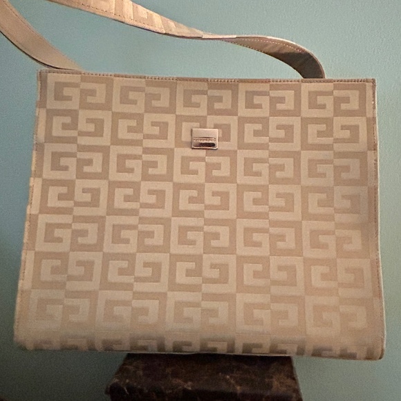 Sale! Rare Givenchy 4G Logo Monogram Beige Shoulder Bag - Picture 8 of 16